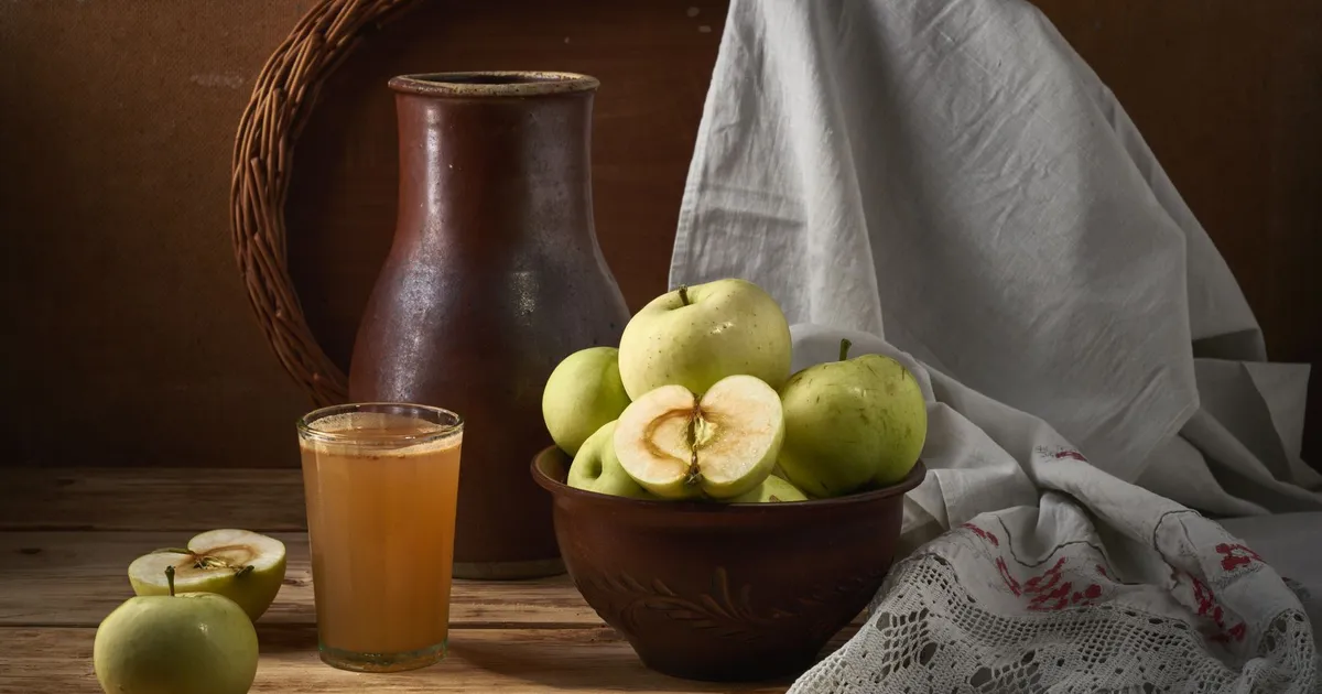 Pommes et cidre maison, base du vinaigre de cidre