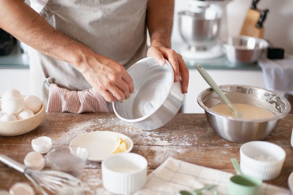 Préparation d'une pâte à gâteau au batteur